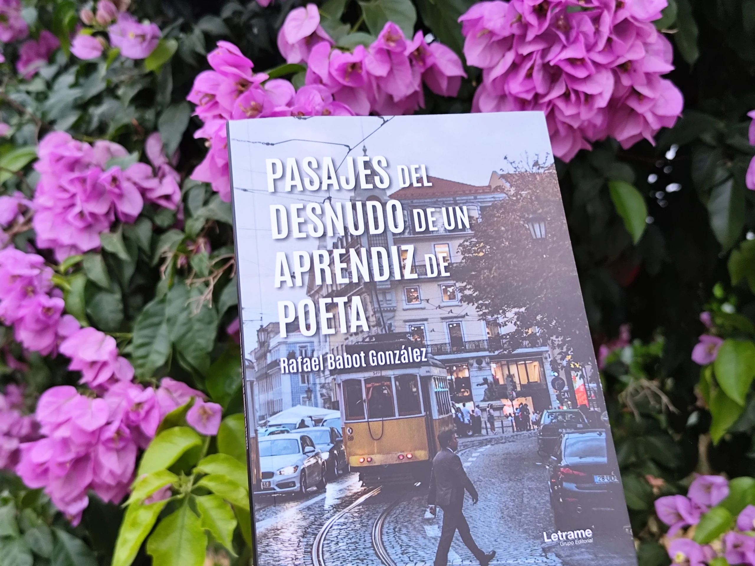 Rafael Babot González irrumpe con un poemario íntimo que celebra la vida